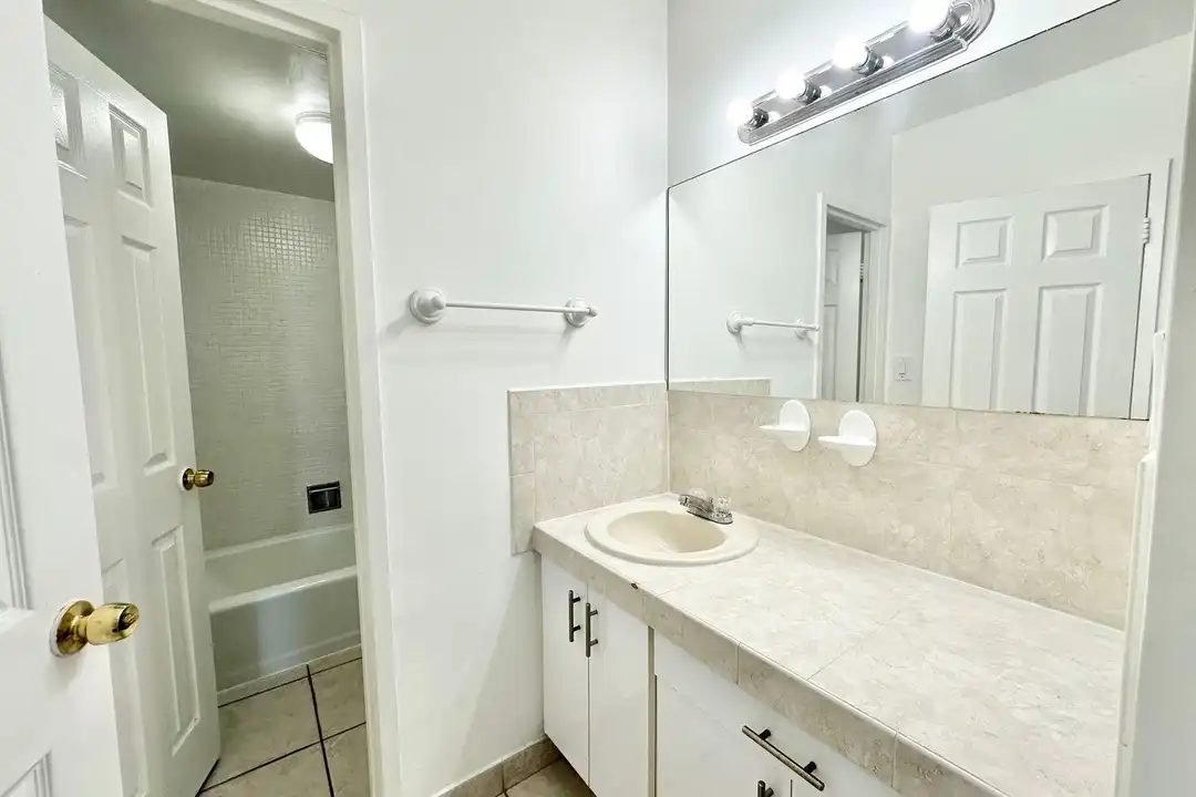 100 Lincoln Rd - View 4