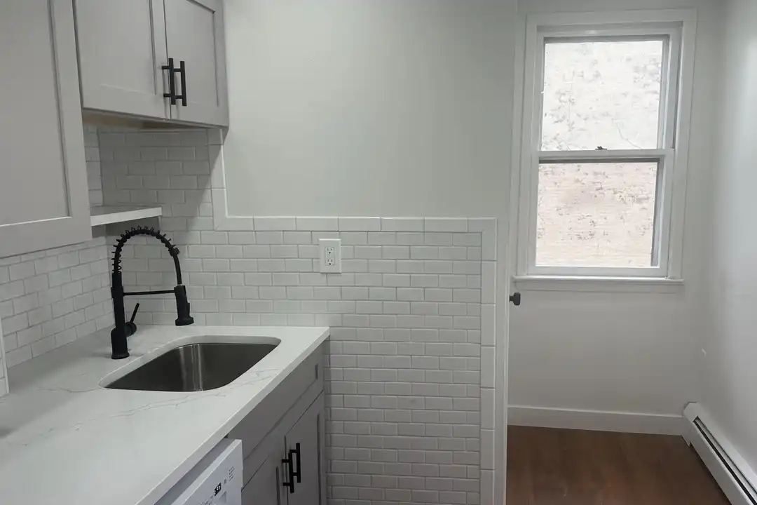 107 Magnolia Ave unit 2R - View 3