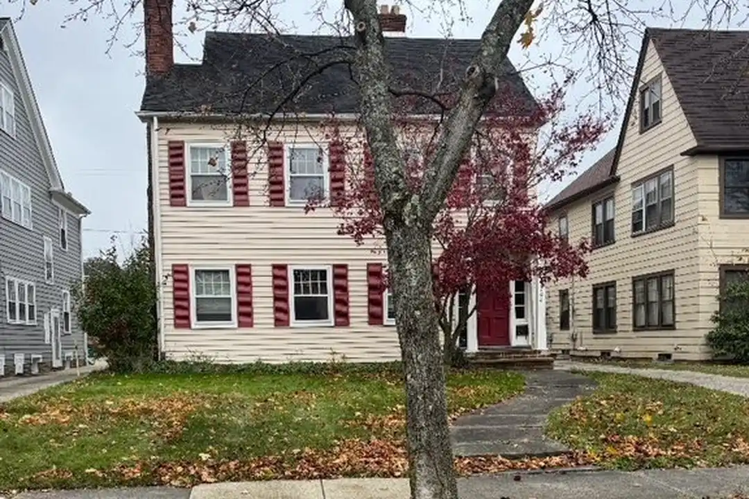 18704 Winslow Rd unit #2 upstairs – photo 1