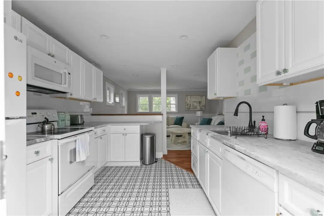 House in Middletown - More