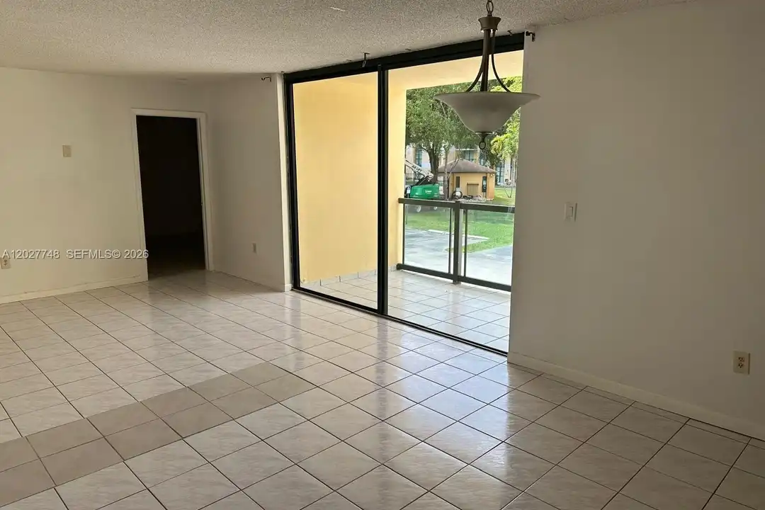 Apartment in Miami - View 3