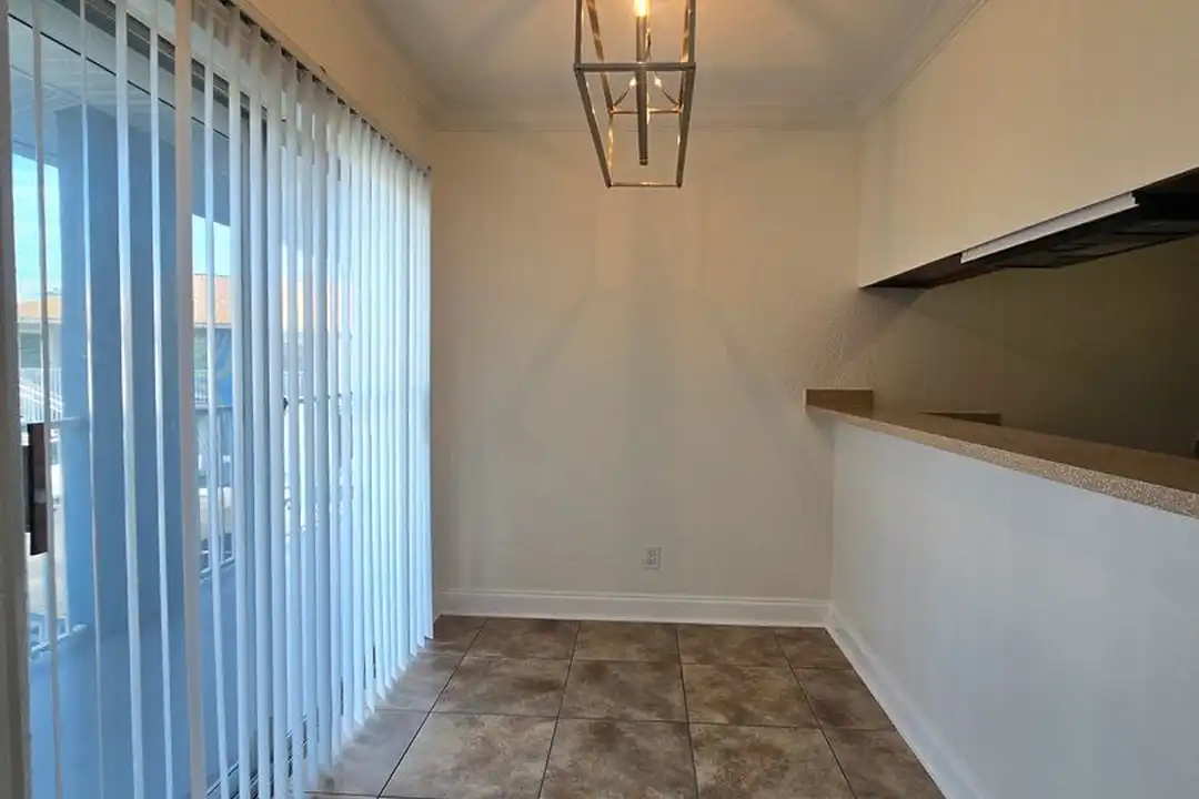 432 Auburn Dr unit 204 - View 3
