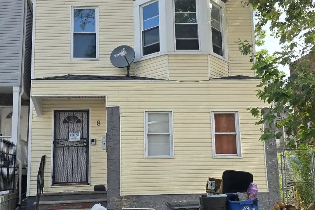 8 William St unit 2 – photo 1