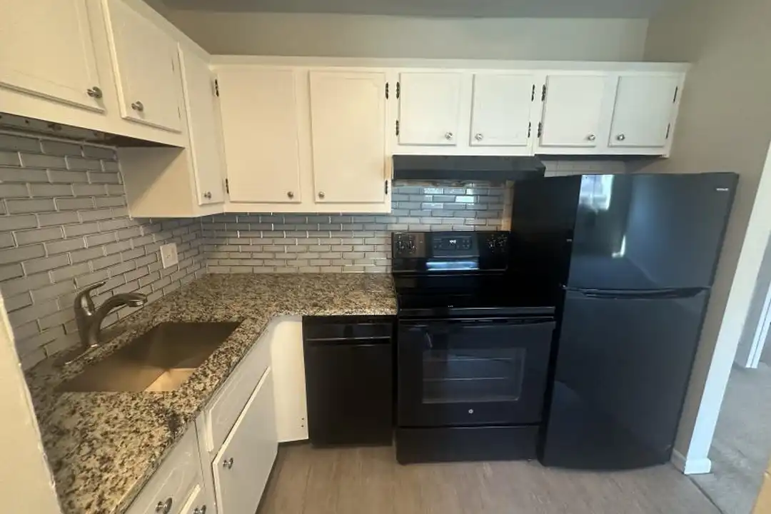 18 Glencoe St - More
