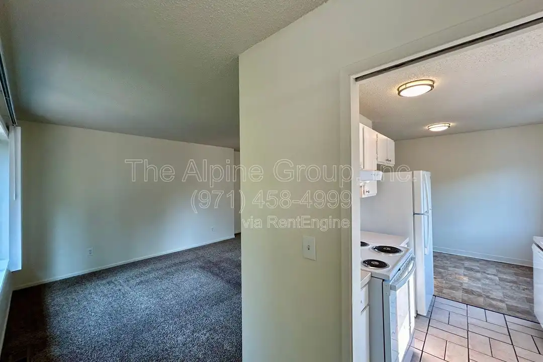 6041 SW Valley Ave - View 2