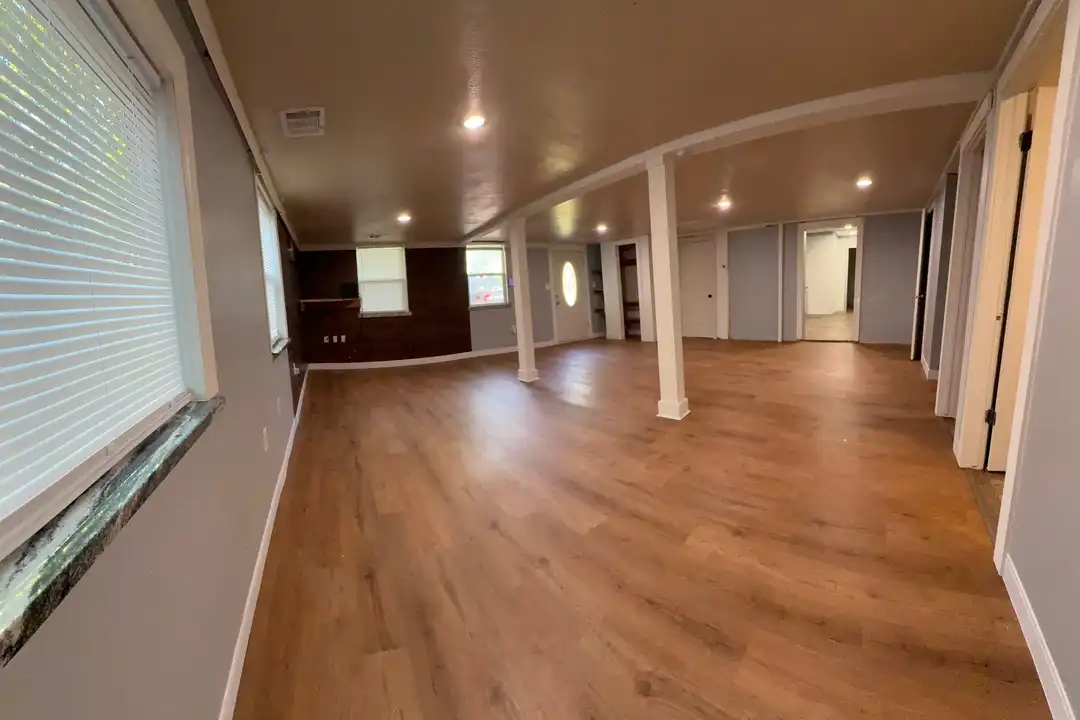 1645 E 54th St N - View 2