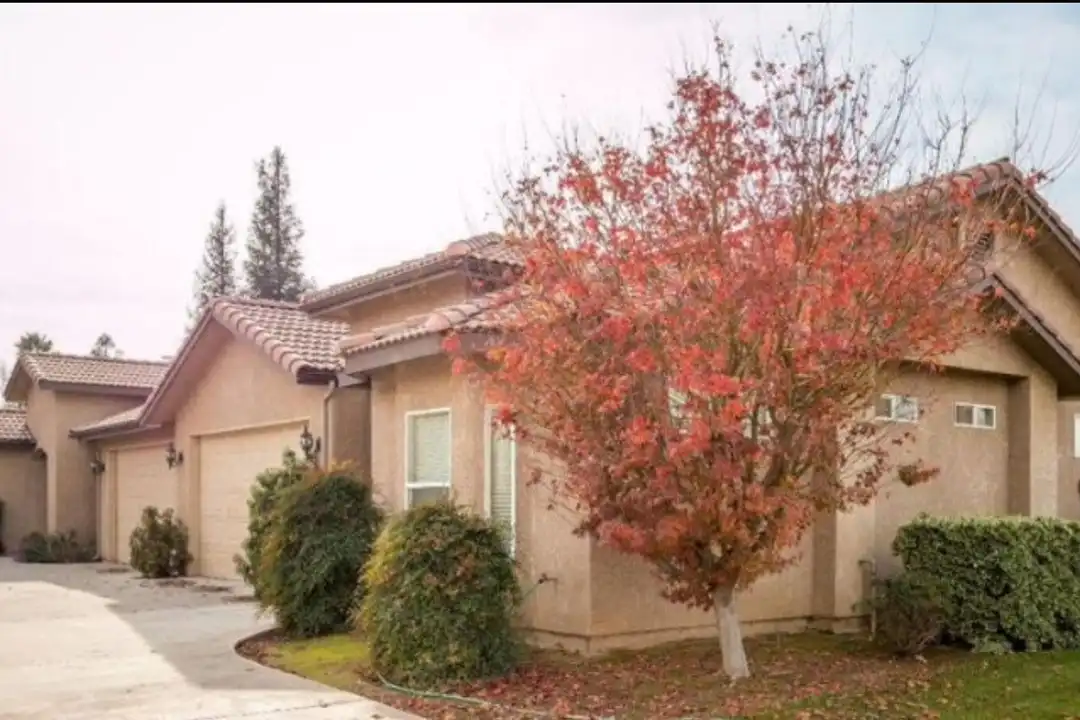 4743 W Clinton Ave unit 4743-102 – photo 1