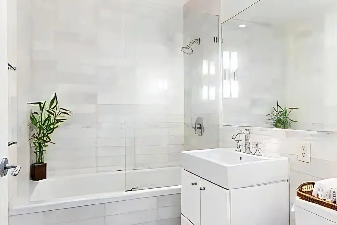 635 W 42nd St unit 17D - View 4