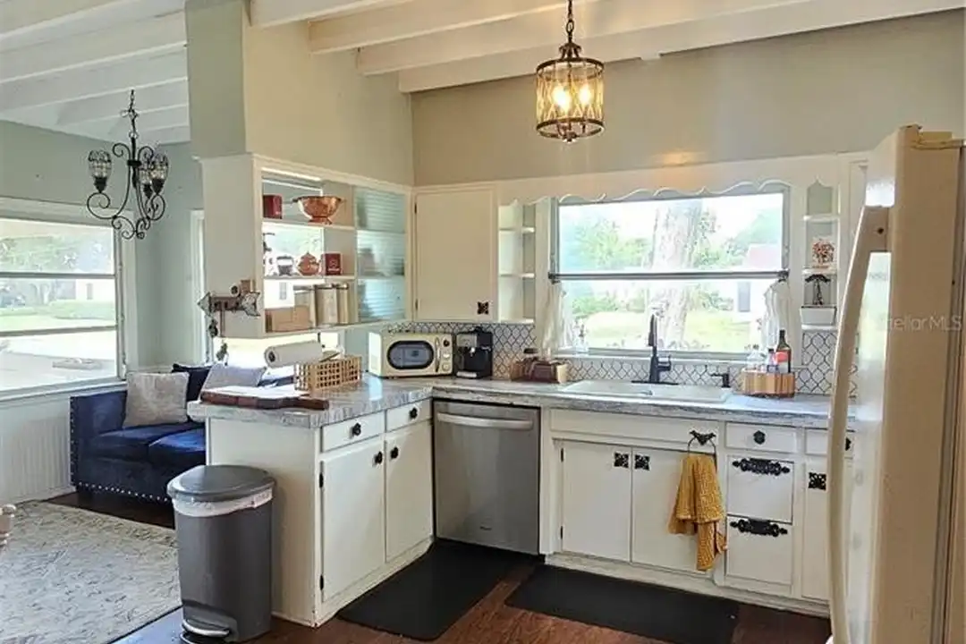 1001 E Gilchrist St - View 3
