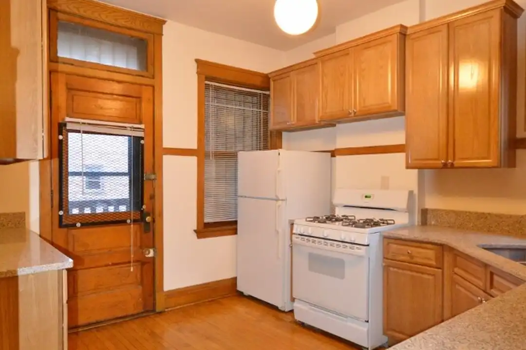 859 W Fletcher St unit 3 - View 3