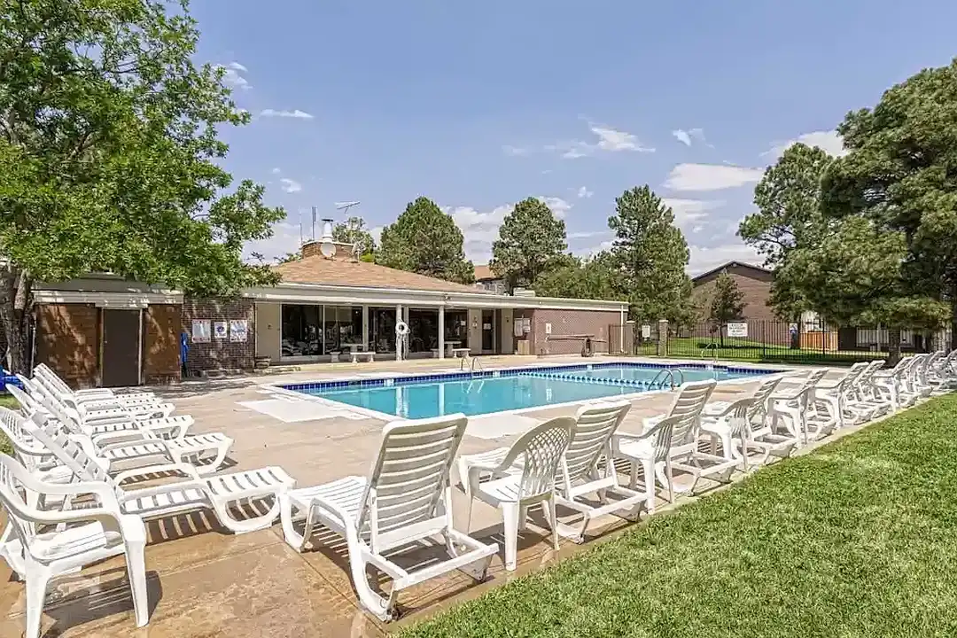 Pine Creek Apartments – photo 1