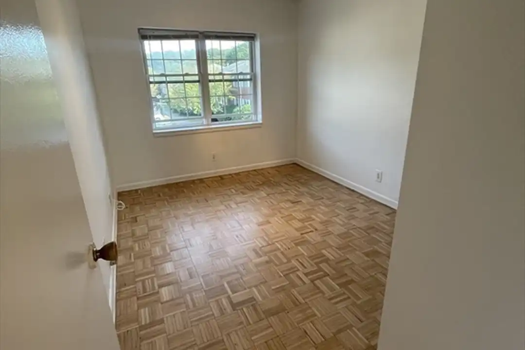 169 Lake Shore Rd unit 2 - View 5
