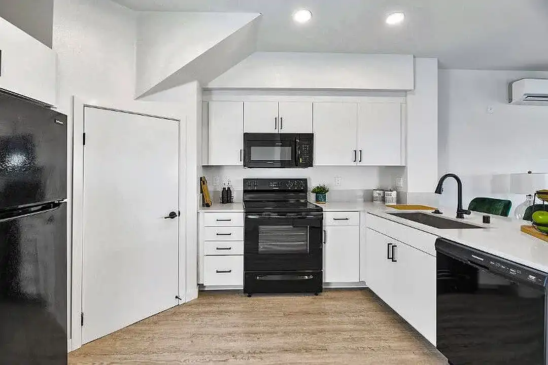 South Park Place – photo 1