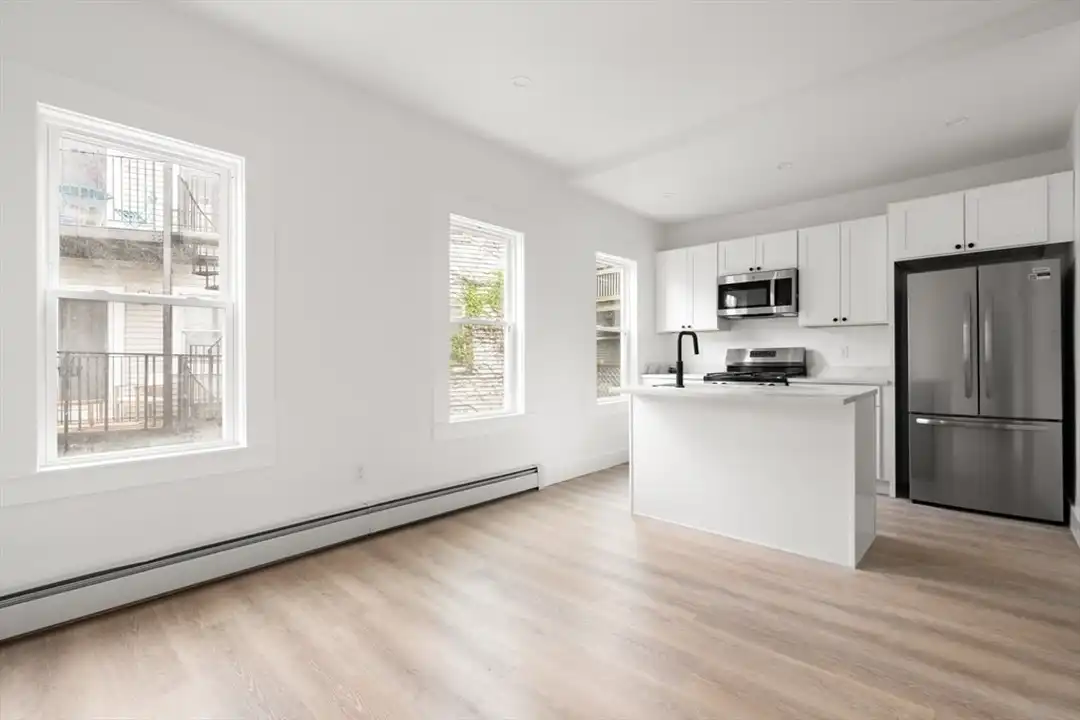 467 E 3rd St unit 3 - View 5