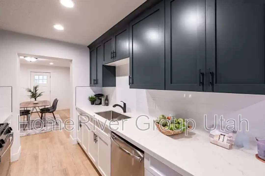 1626 Downington Ave S - View 4