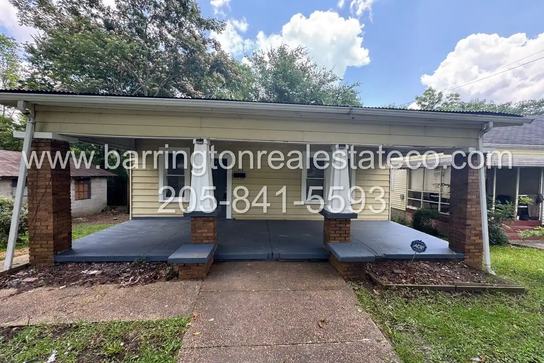1917 Holbrook Ave – photo 1 of 5