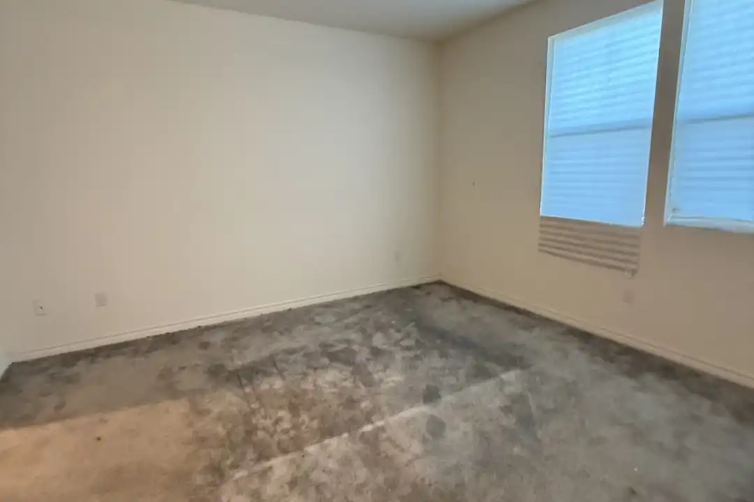 17870 Upton - More