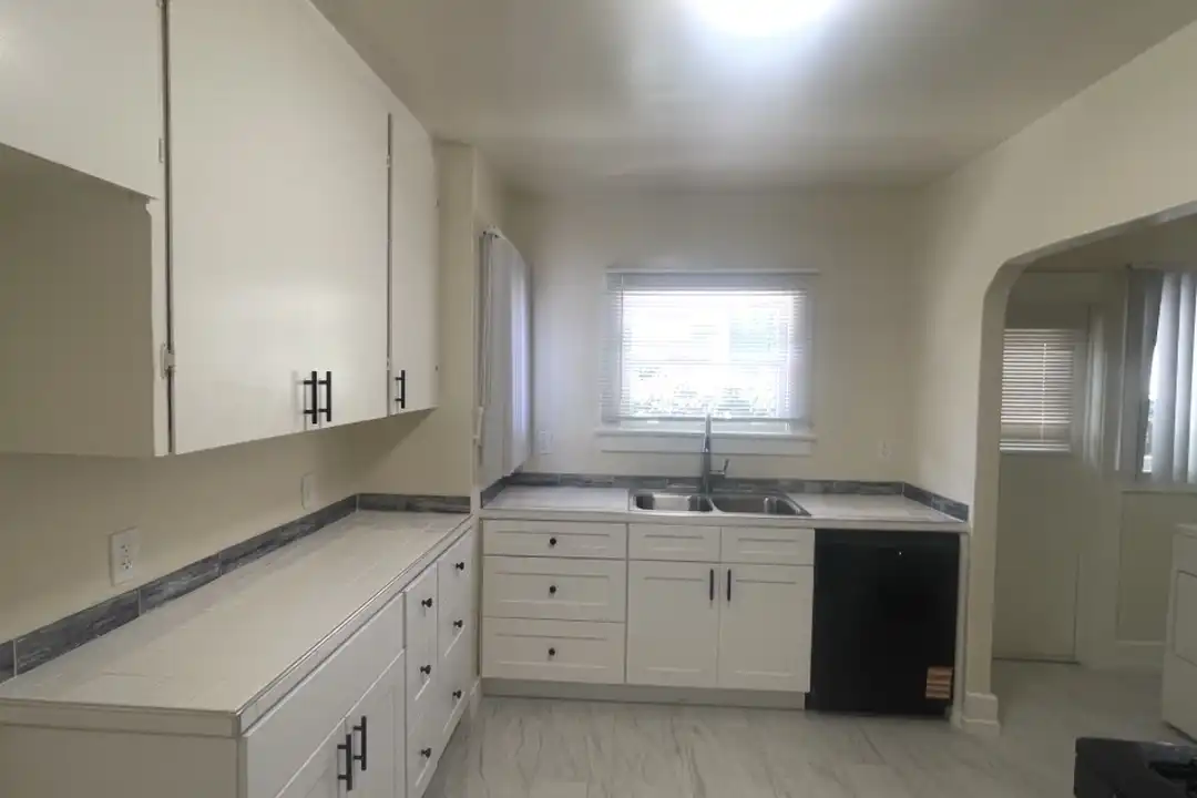 204 N Cedar St unit 206 - More
