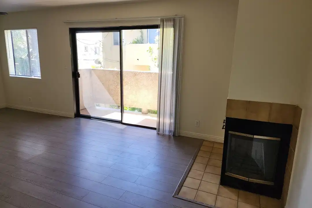 3747 Kelton Ave unit 6 - View 3