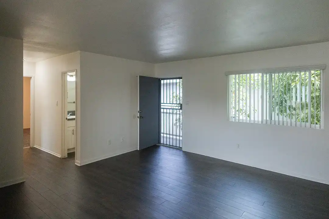 Huntington Knolls Apartment Home - View 5