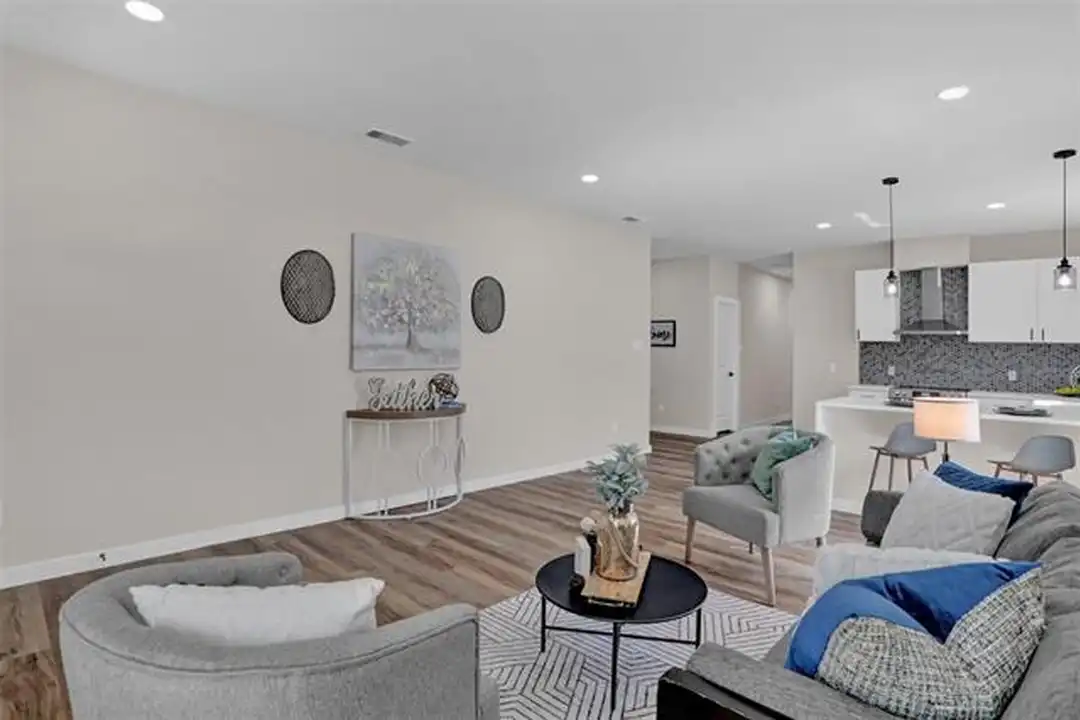 705 E Hanna St - View 5