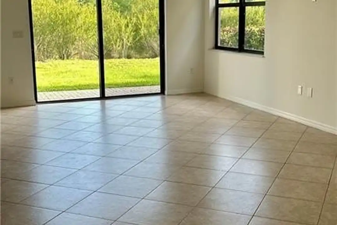5077 Beckton Rd - More
