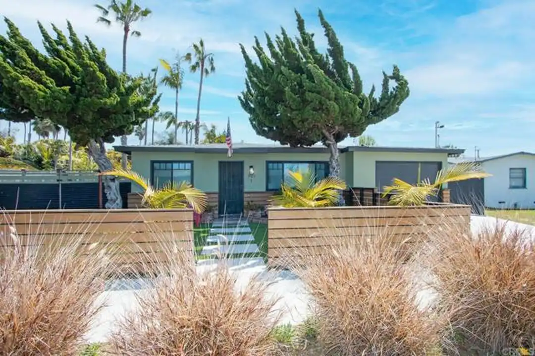 House in Oceanside - View 4