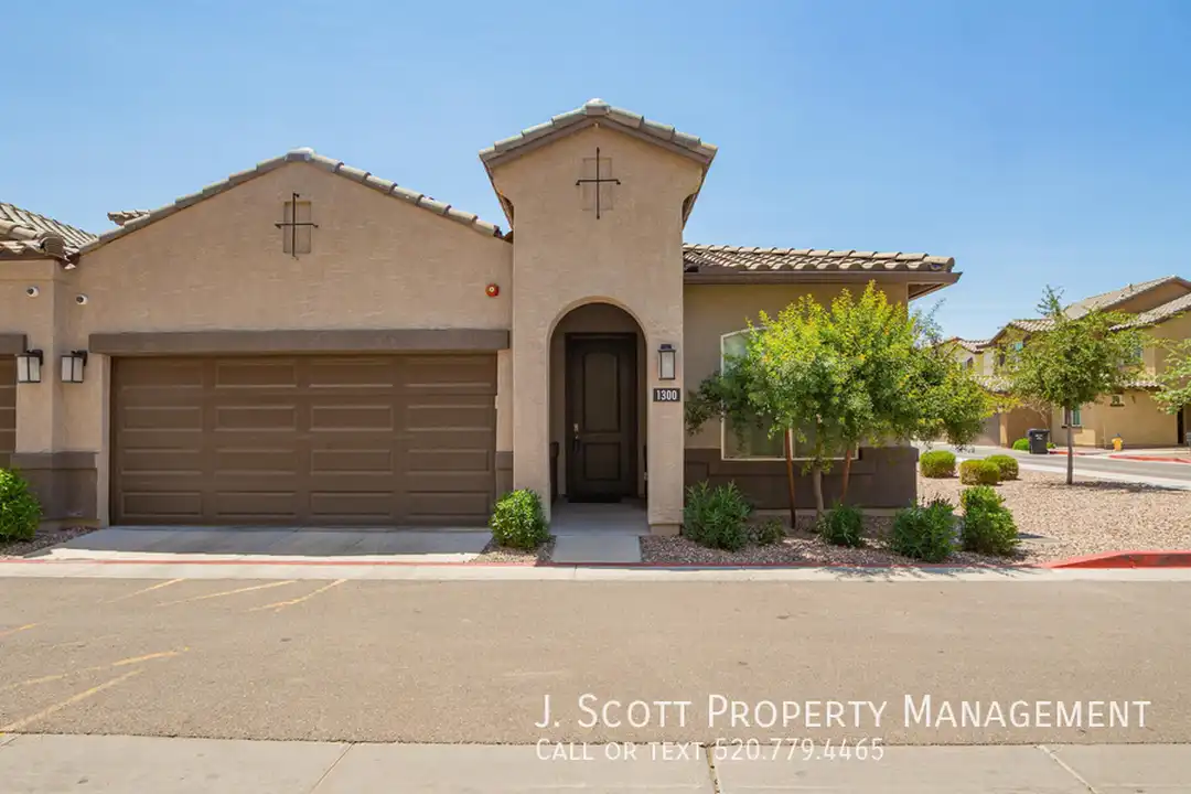 1255 N Arizona Ave - View 2