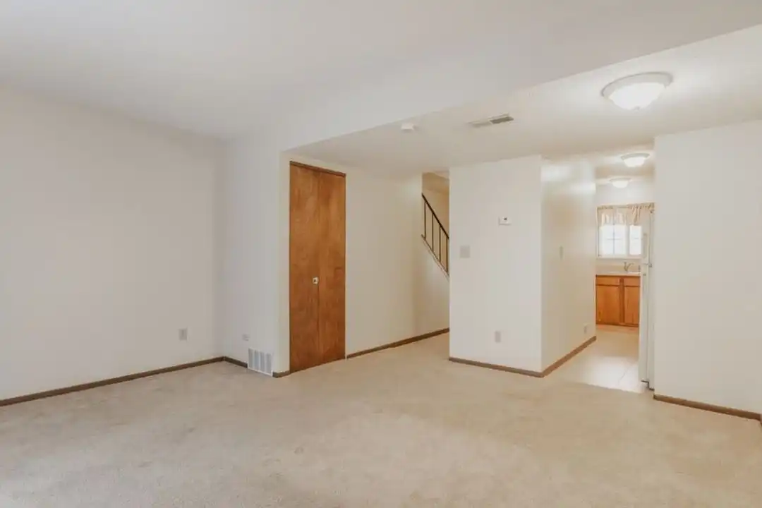 534 Valley Dr – photo 1 of 4