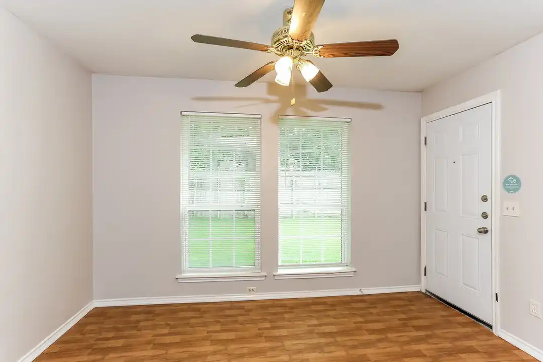 704 Brookhaven Dr - More
