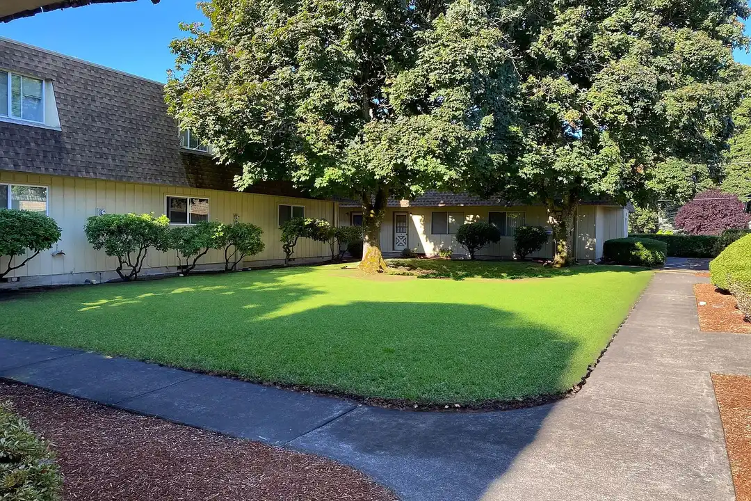 Villa Capri Apartments - View 2