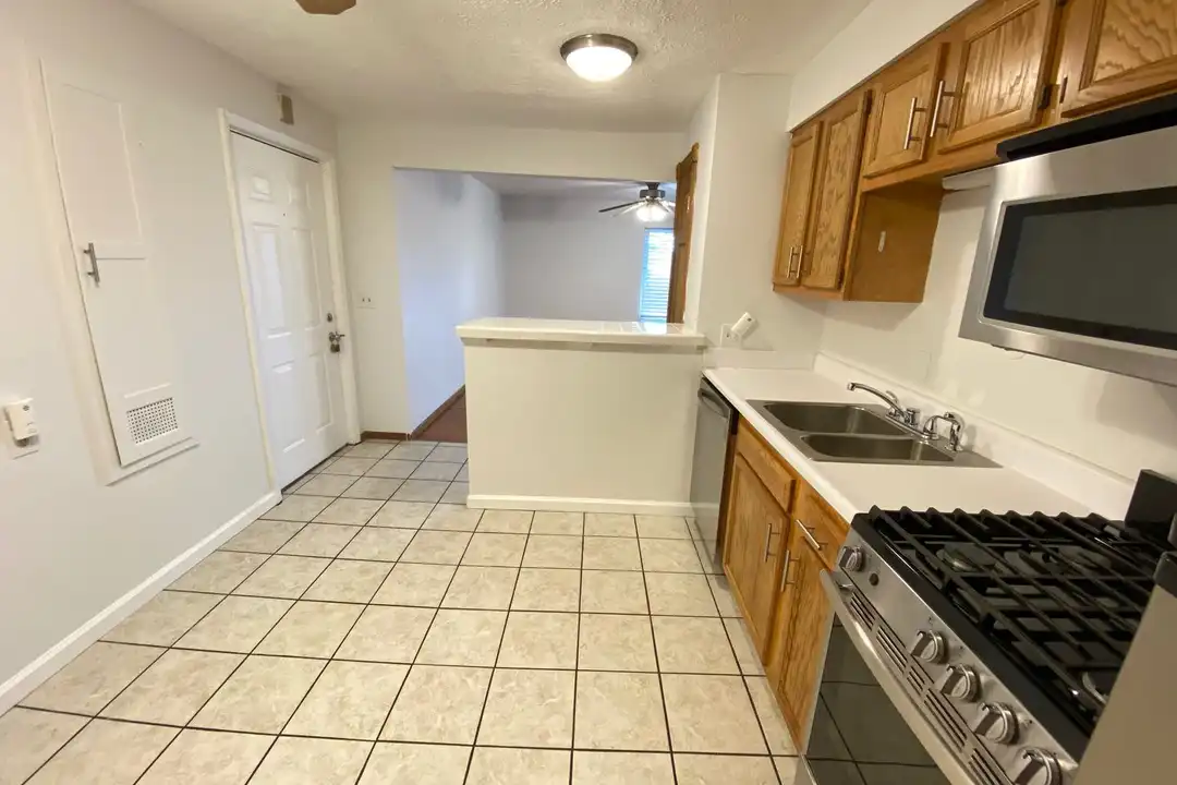 1770 Summit St unit 3B - View 5