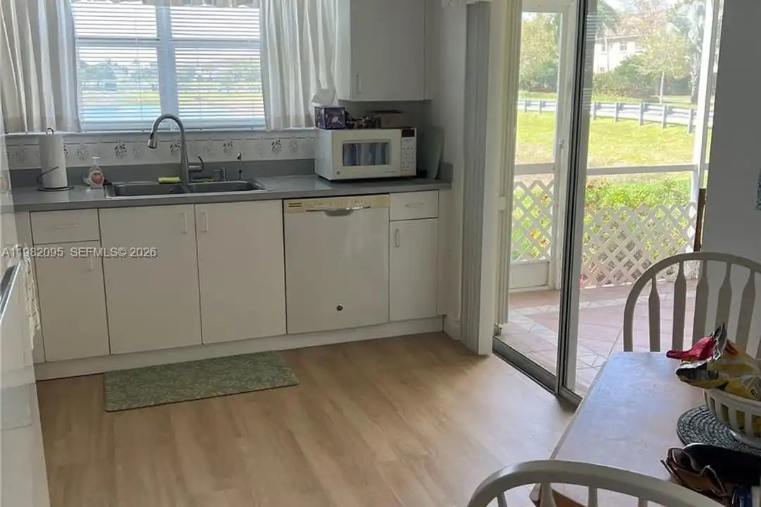 Apartment in Homestead - View 4