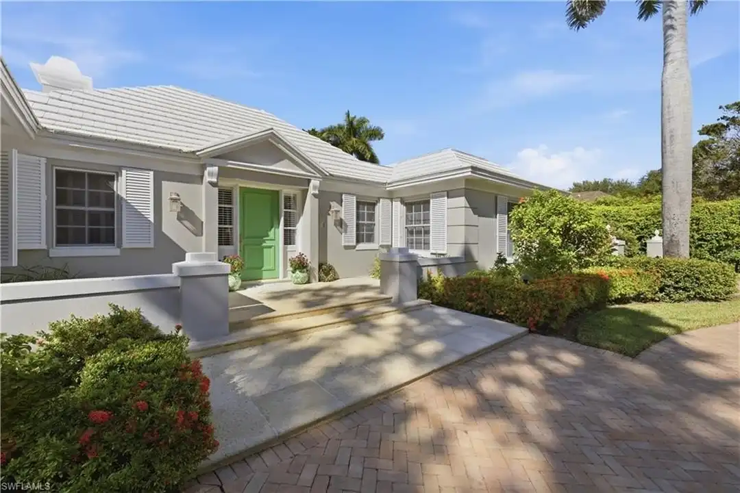 2700 Lantern Ln - View 4