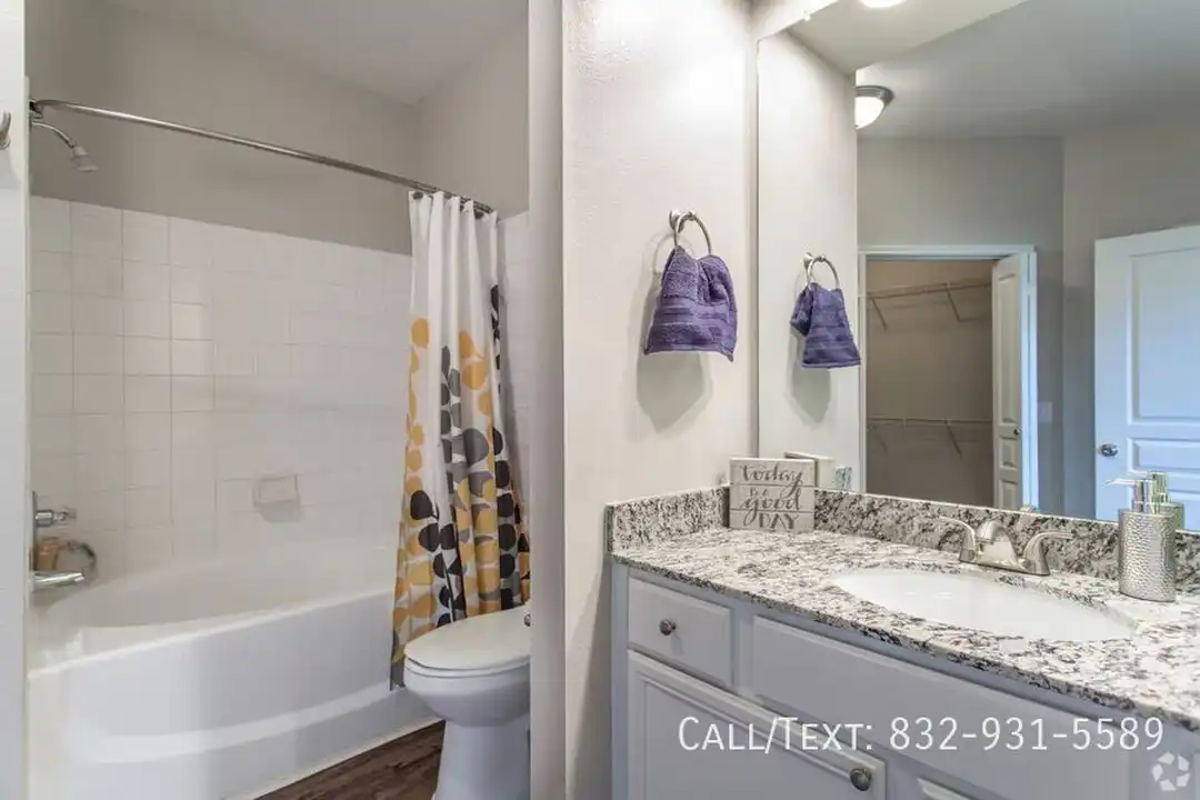 Apartment in Pearland - More