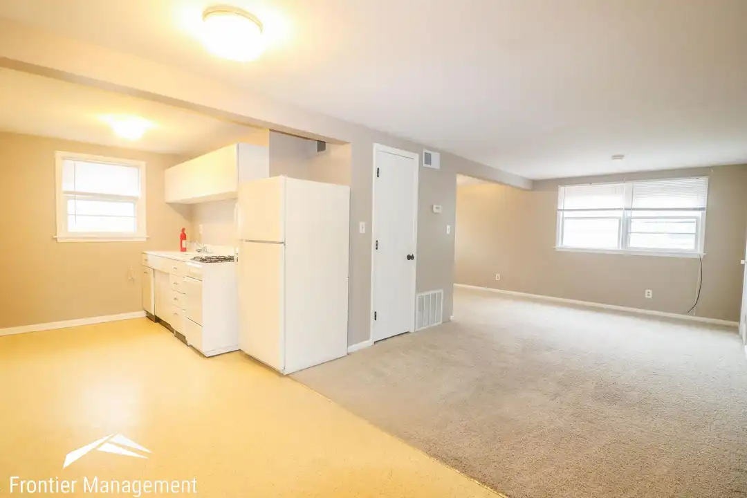 2103 Green Ave unit 3 - View 3