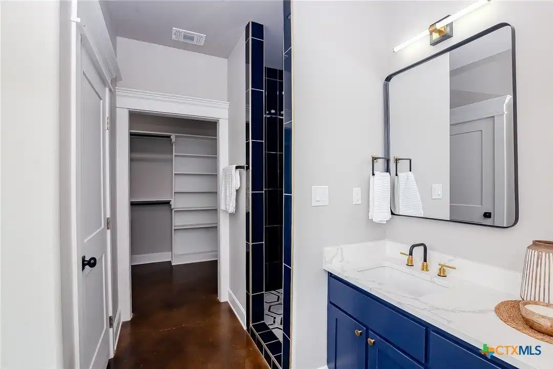 109 Luke Ct - View 2