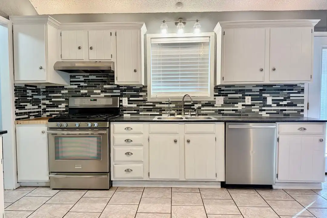 2515 Emerson Dr - View 5