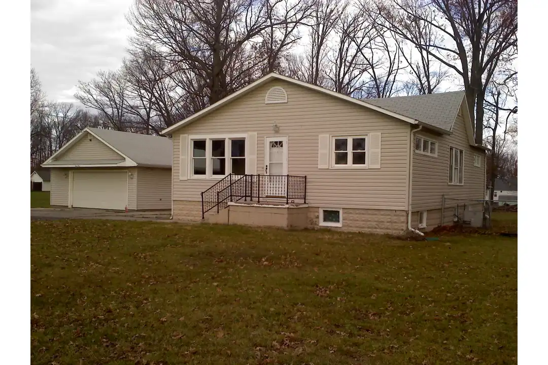 710 W Robb Ave – photo 1 of 14