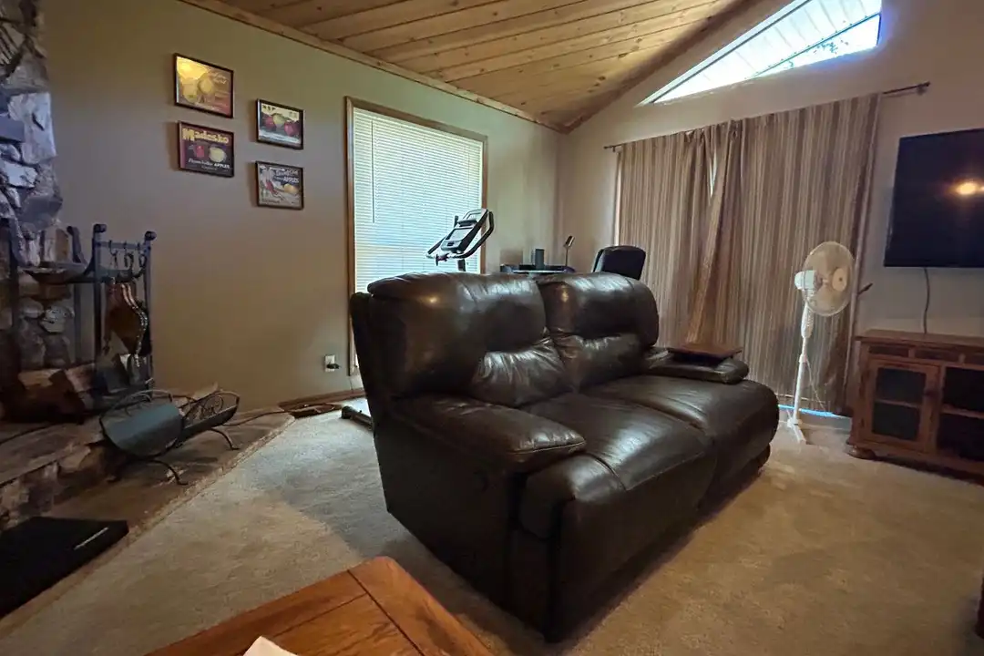 11296 Bobolink Way - More