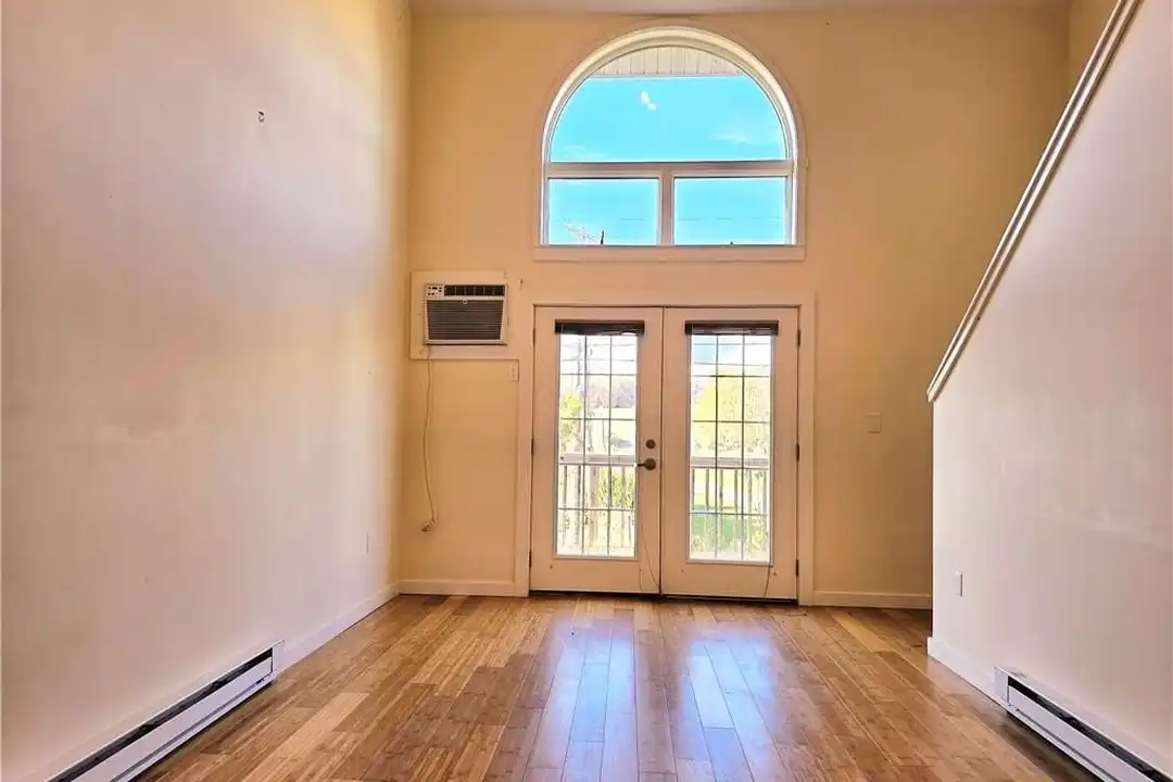 231 Reynolds Rd #11 – photo 1 of 18