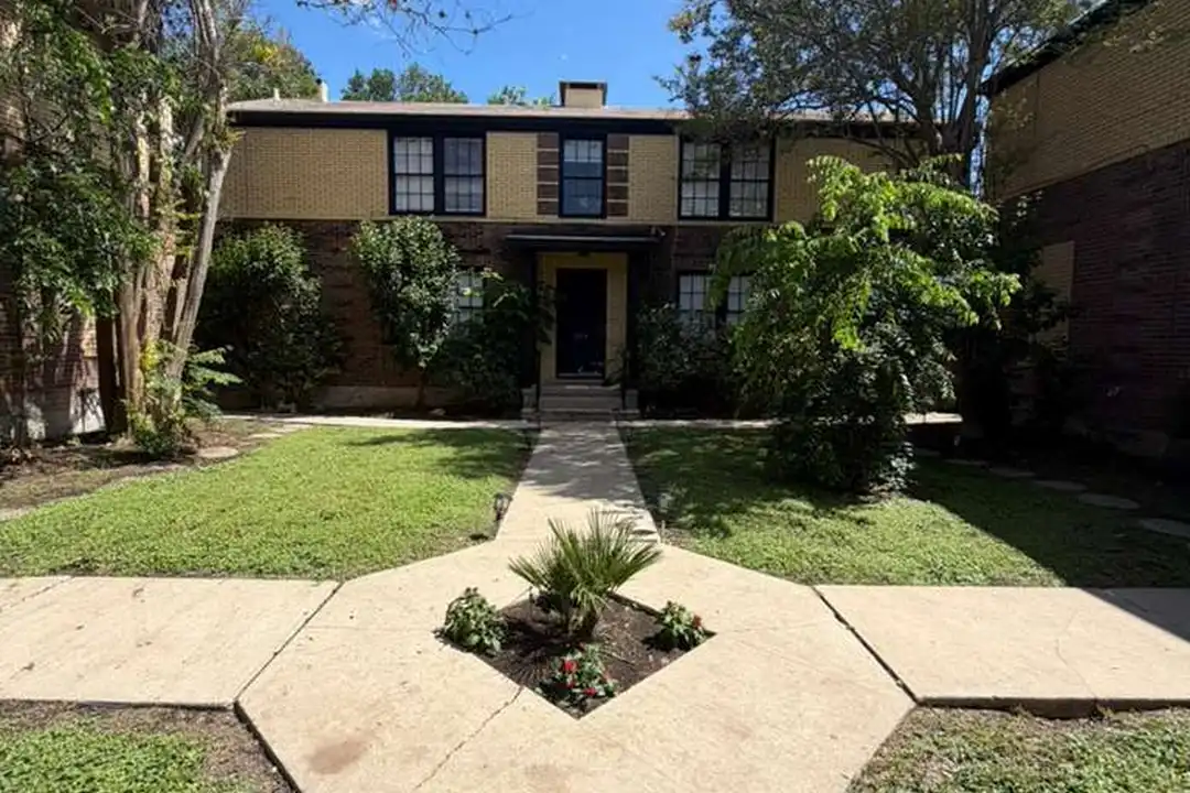 204 W Rosewood Ave unit 1-4 - View 3
