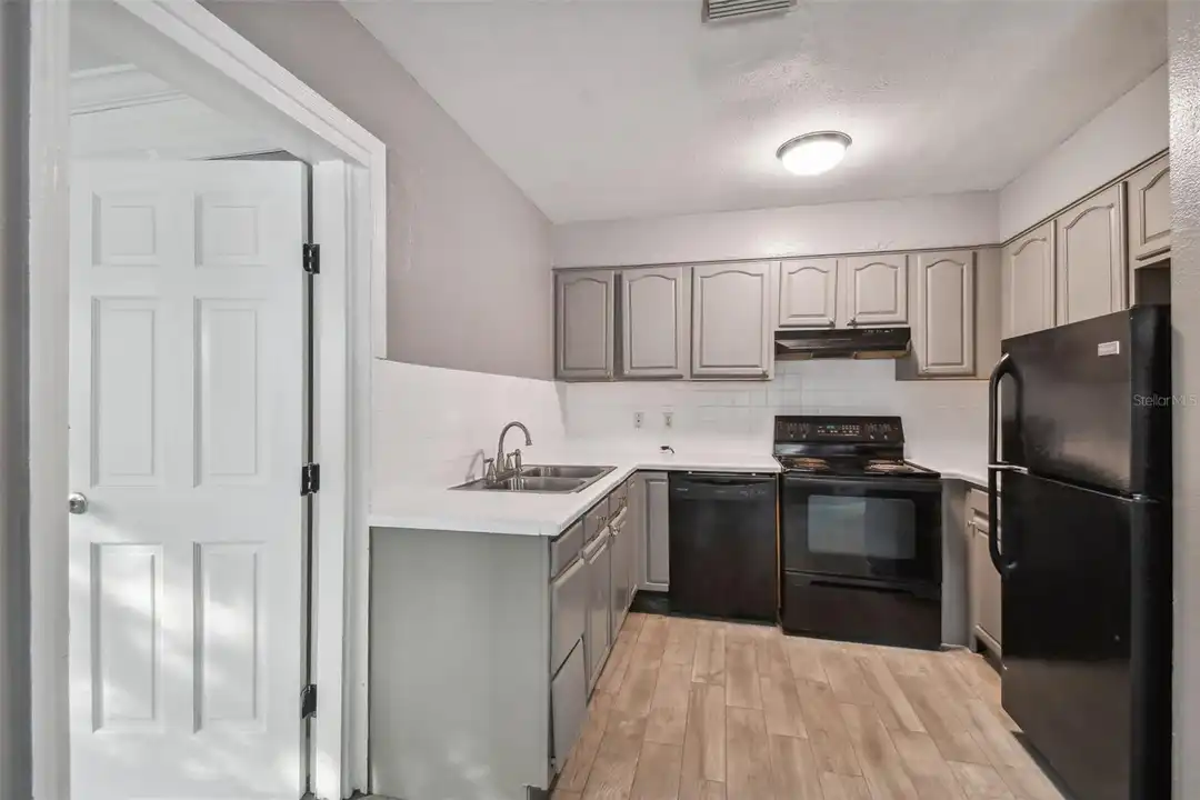 1921 W State St – pohled 5