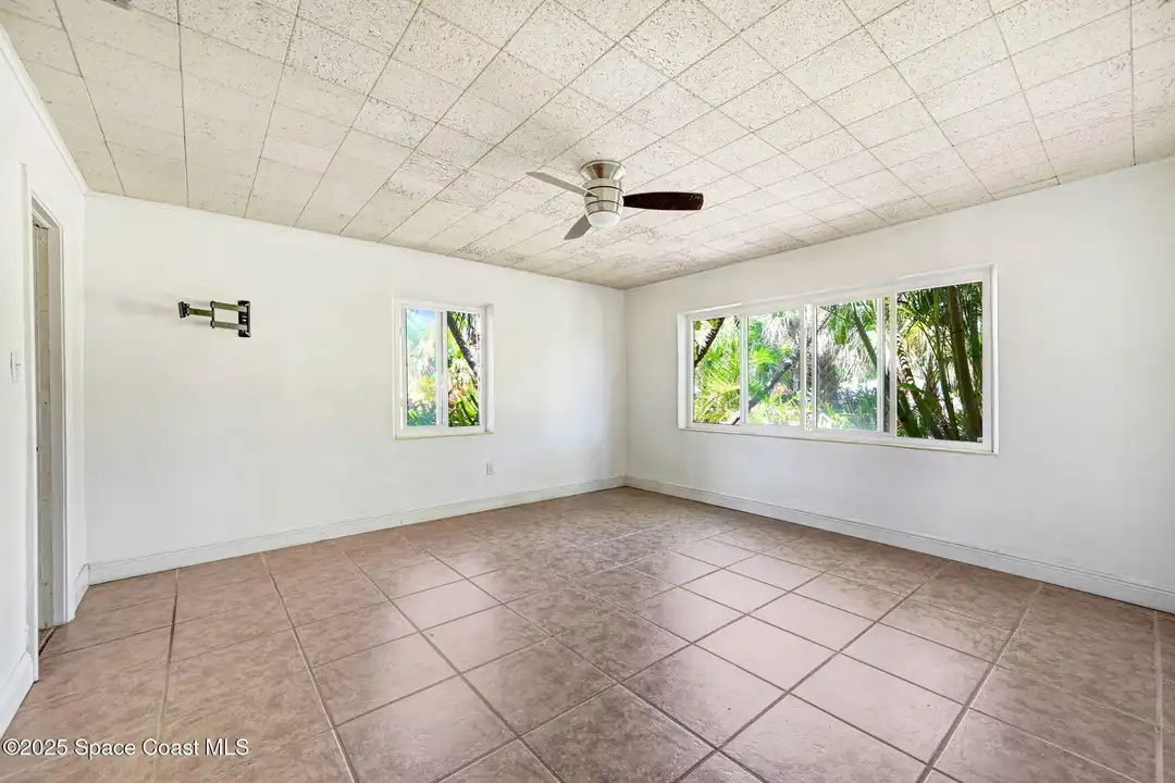 100 Tampa Ave - More