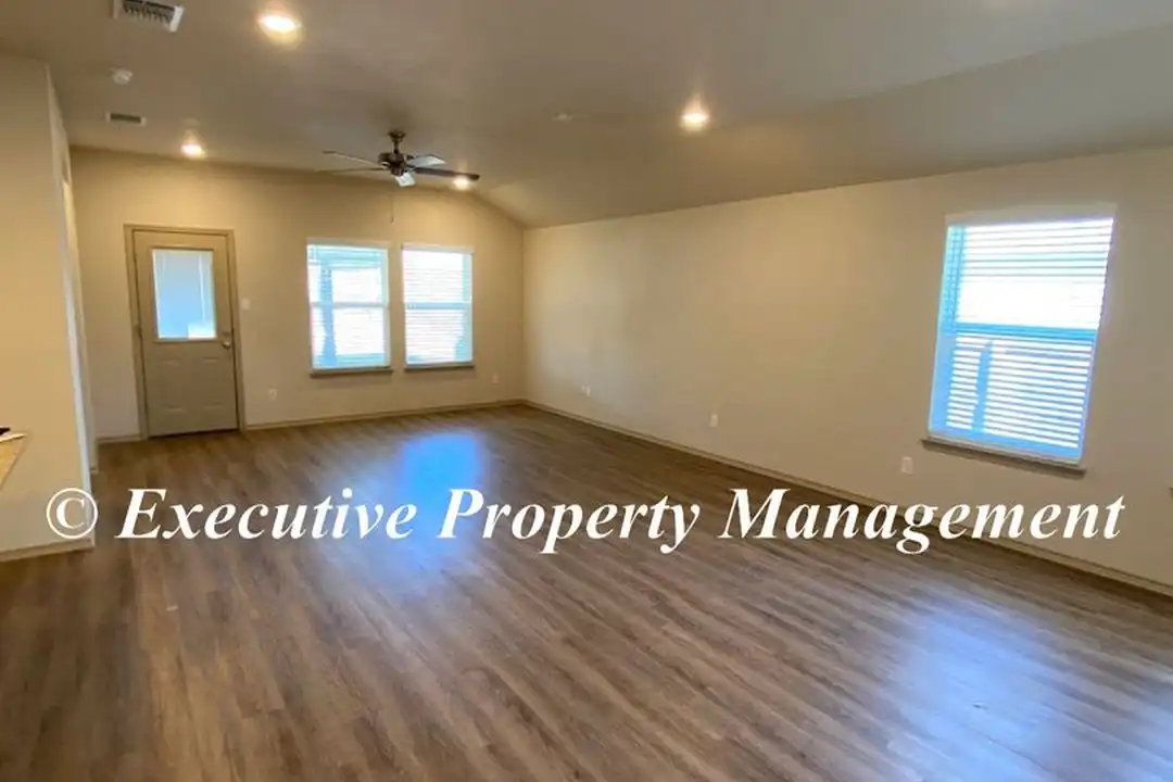 1781 Dryden Ave - More