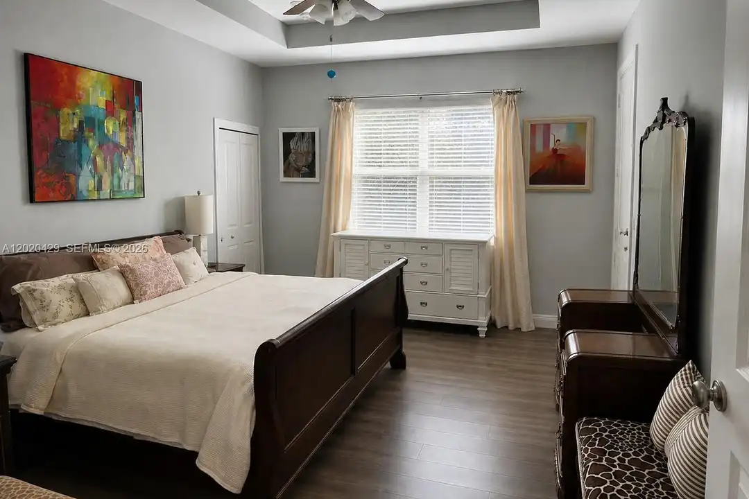 1725 20th Ave - More