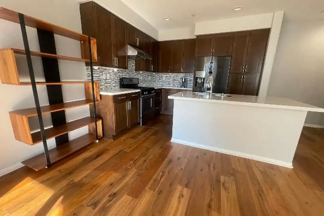 812 S Gladys Ave - View 2