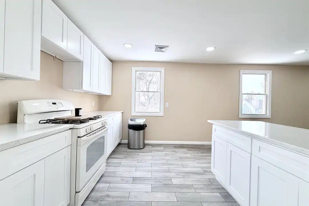 1572 Summit Ave unit 2 - View 4