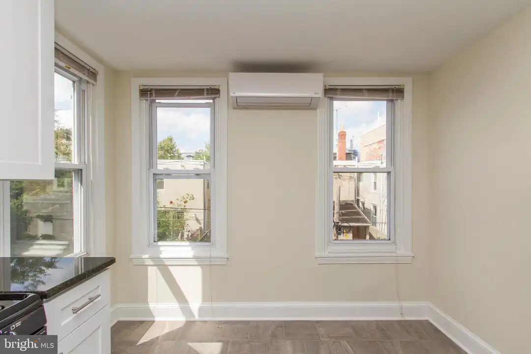 2207 Catharine St unit 2 - View 4