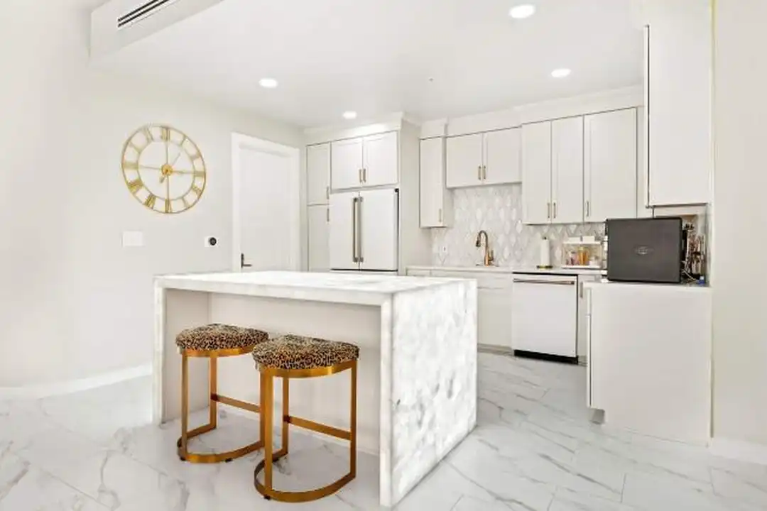 925 S Main St - View 2